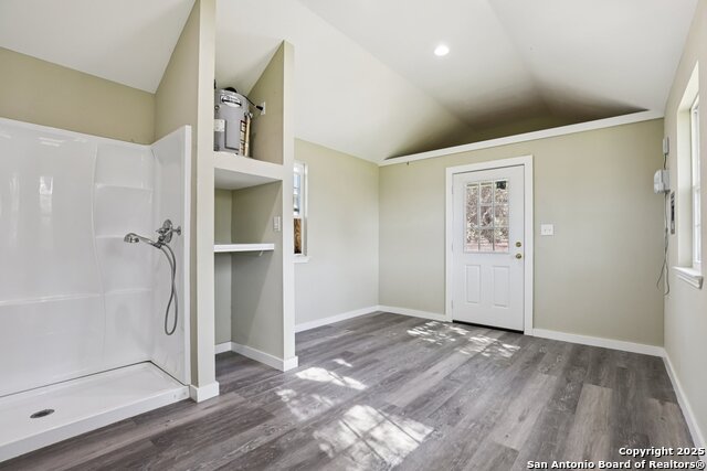 Image 33 of 44 For 786 Renee  