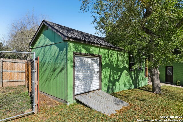 Image 35 of 44 For 786 Renee  