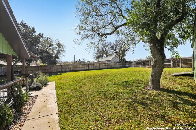 Image 36 of 44 For 786 Renee  