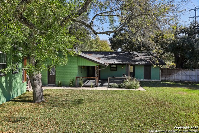 Image 37 of 44 For 786 Renee  