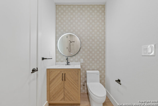 Listing photo id 8 for 712 Firefly Dr.