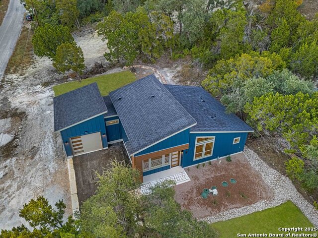 Listing photo id 12 for 712 Firefly Dr.