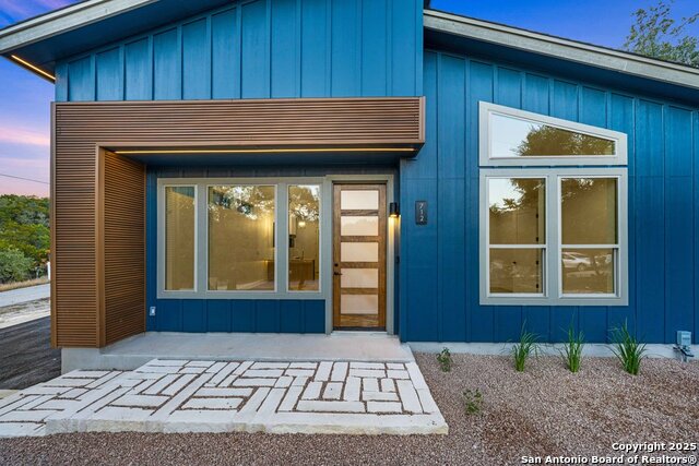 Listing photo id 0 for 712 Firefly Dr.