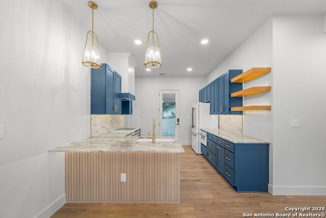 Listing photo id 2 for 712 Firefly Dr.