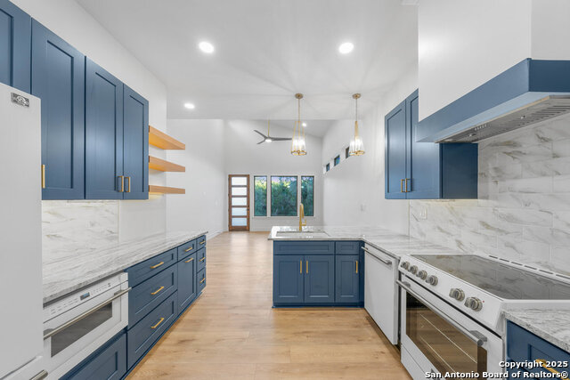 Listing photo id 3 for 712 Firefly Dr.