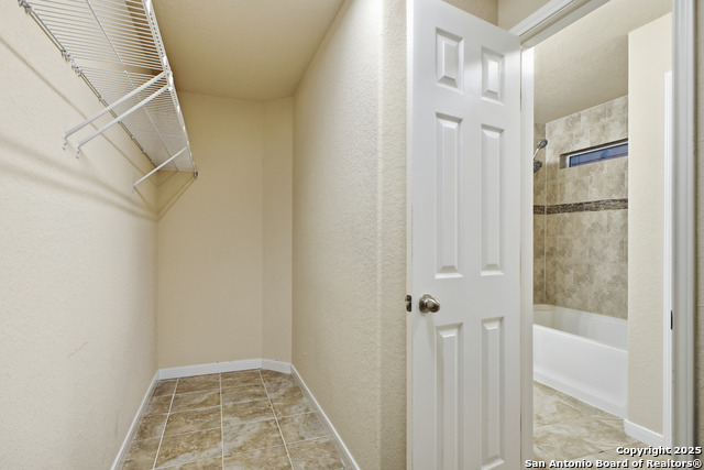 Listing photo id 12 for 9435 Everton