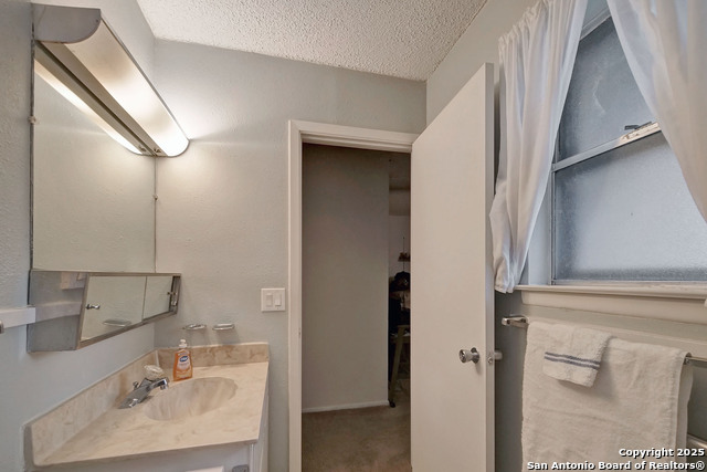 Image 17 of 36 For 9602 Gold Hl