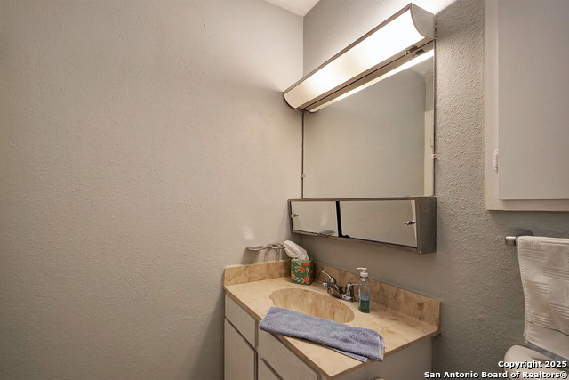 Image 20 of 36 For 9602 Gold Hl