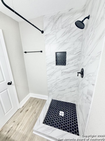 Listing photo id 9 for 1327 Bailey  