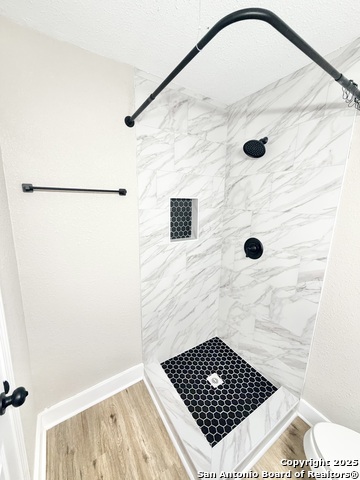 Listing photo id 11 for 1327 Bailey  