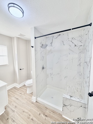 Listing photo id 12 for 1327 Bailey  