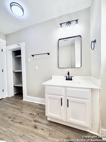 Listing photo id 15 for 1327 Bailey  