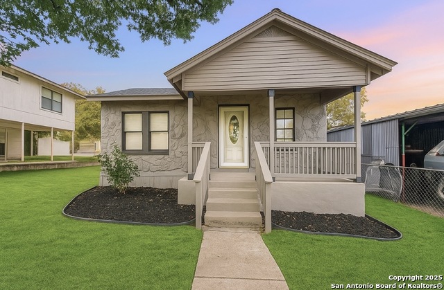 Listing photo id 0 for 1327 Bailey  