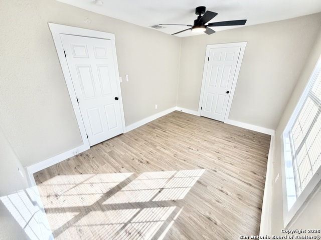 Listing photo id 18 for 1327 Bailey  