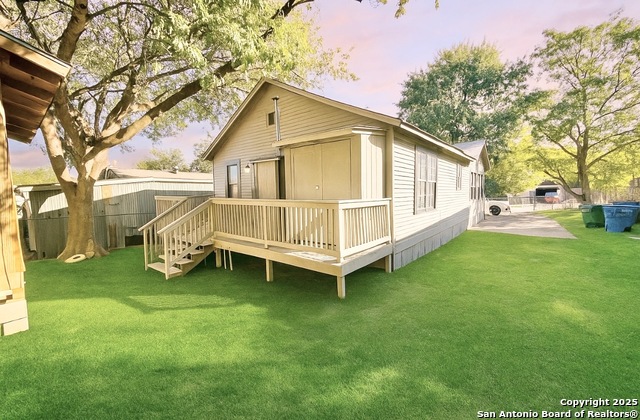 Listing photo id 19 for 1327 Bailey  