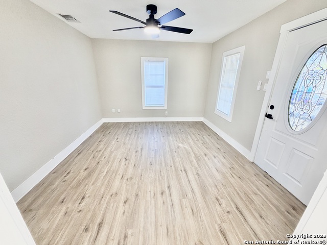 Listing photo id 1 for 1327 Bailey  