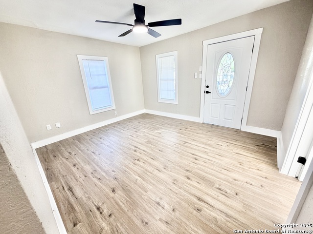 Listing photo id 2 for 1327 Bailey  