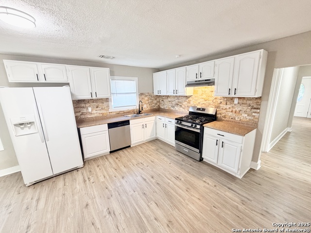 Listing photo id 4 for 1327 Bailey  