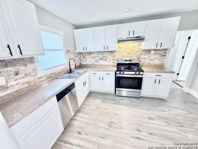 Listing photo id 5 for 1327 Bailey  