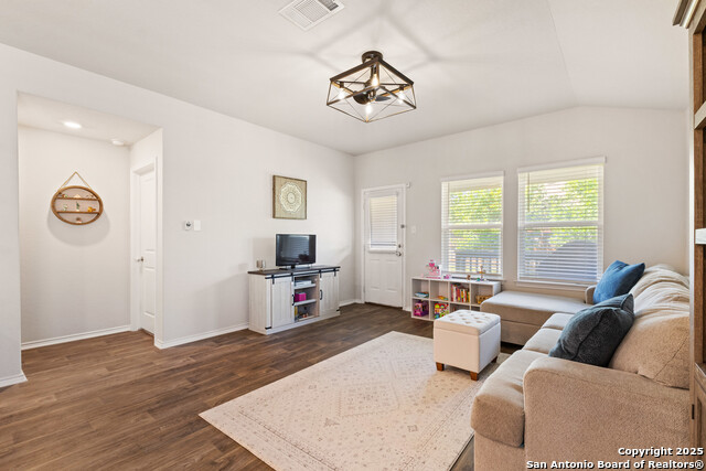 Listing photo id 10 for 13927 Borolanite Dr