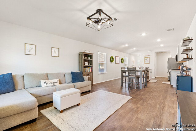 Listing photo id 11 for 13927 Borolanite Dr