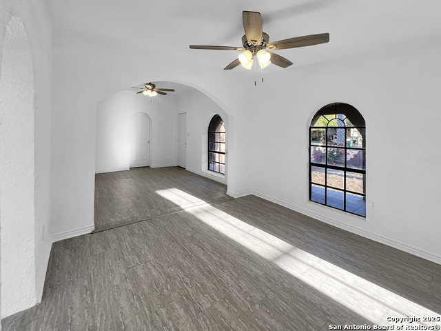 Listing photo id 10 for 624 Lake St W