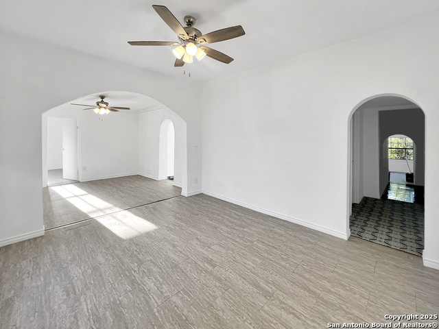 Listing photo id 11 for 624 Lake St W