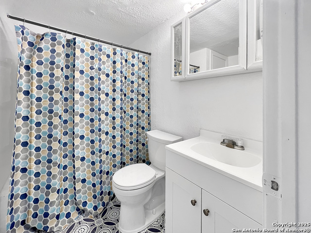 Listing photo id 12 for 624 Lake St W