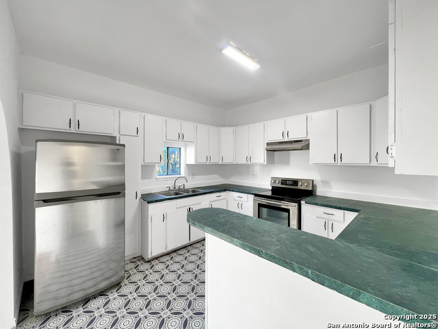 Listing photo id 13 for 624 Lake St W