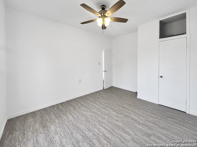 Listing photo id 17 for 624 Lake St W