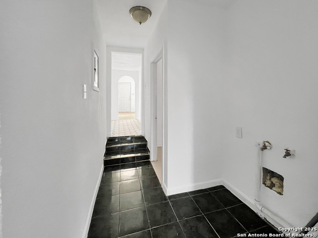 Listing photo id 19 for 624 Lake St W