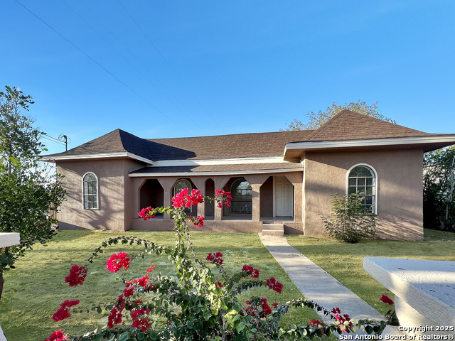 Listing photo id 22 for 624 Lake St W