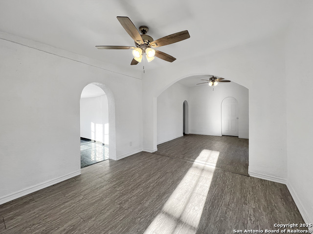 Listing photo id 1 for 624 Lake St W