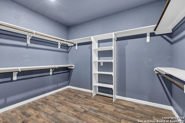 Listing photo id 9 for 3715 Commercial