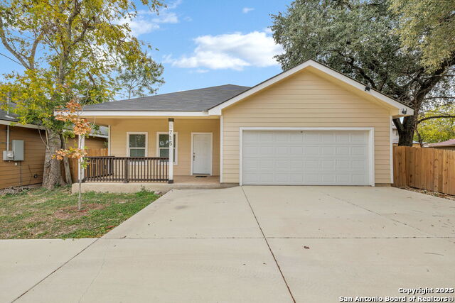 Listing photo id 12 for 3715 Commercial