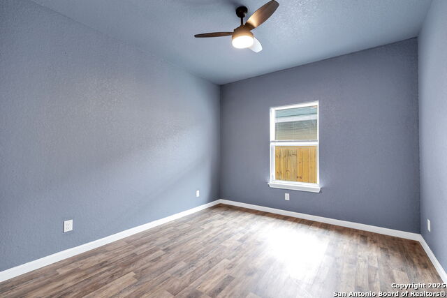 Listing photo id 19 for 3715 Commercial