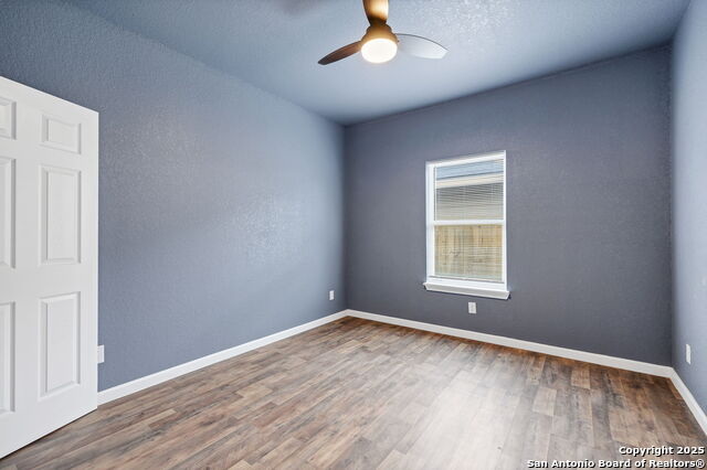 Listing photo id 20 for 3715 Commercial