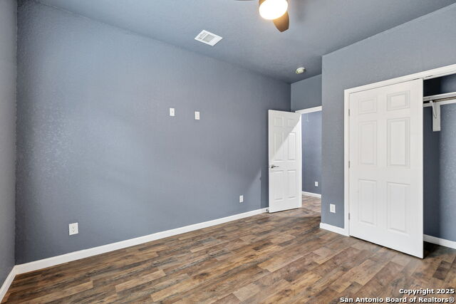 Listing photo id 22 for 3715 Commercial