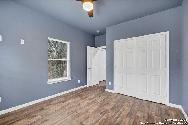 Listing photo id 23 for 3715 Commercial