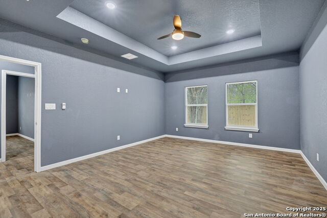 Listing photo id 26 for 3715 Commercial