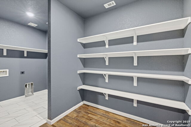 Listing photo id 1 for 3715 Commercial