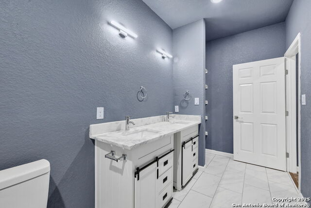 Listing photo id 28 for 3715 Commercial