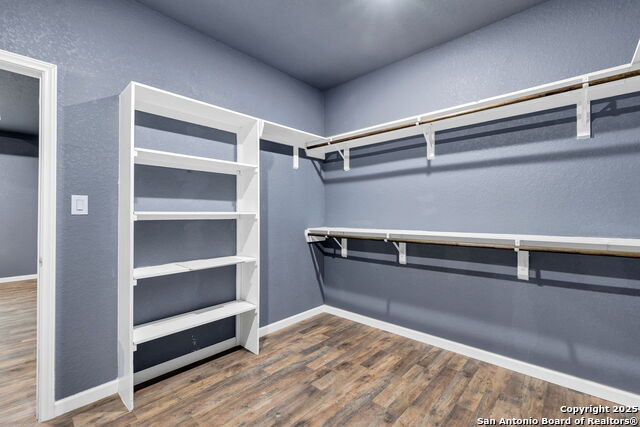 Listing photo id 29 for 3715 Commercial