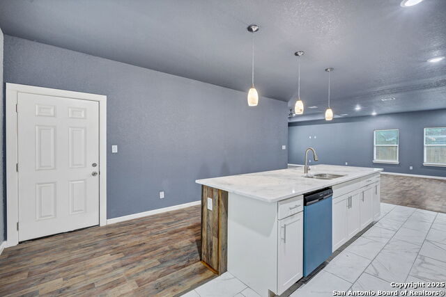 Listing photo id 3 for 3715 Commercial