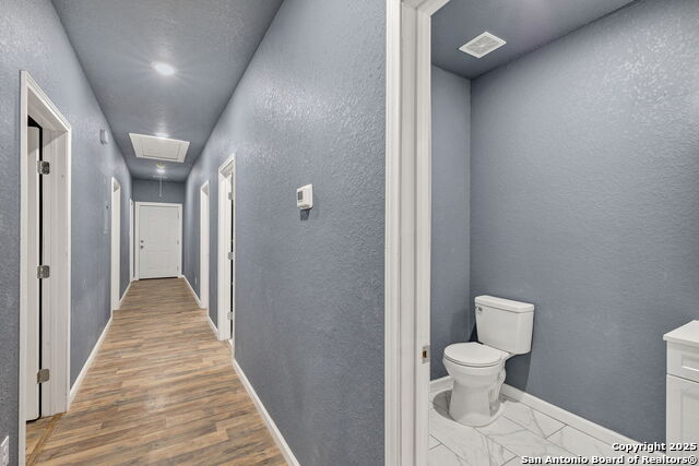 Listing photo id 5 for 3715 Commercial