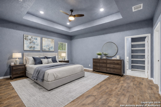 Listing photo id 6 for 3715 Commercial