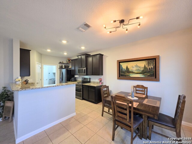 Listing photo id 11 for 6306 Aster Run