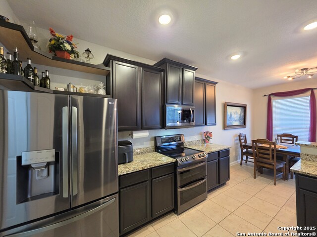 Listing photo id 13 for 6306 Aster Run
