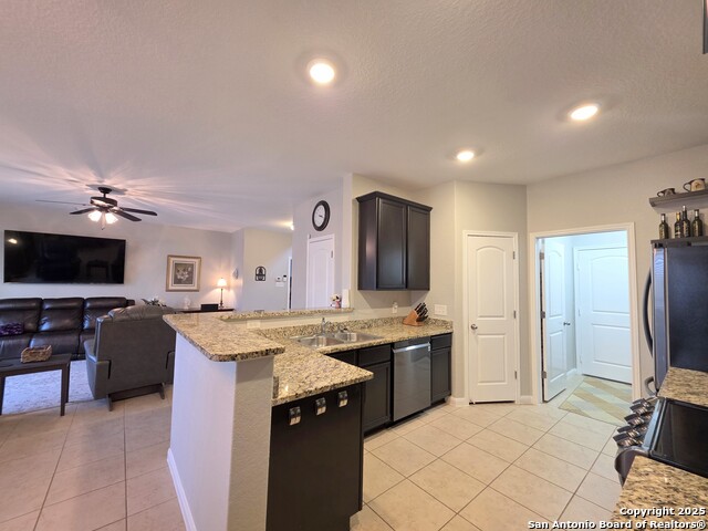 Listing photo id 14 for 6306 Aster Run