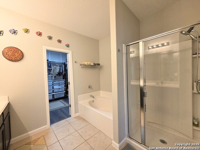 Listing photo id 21 for 6306 Aster Run